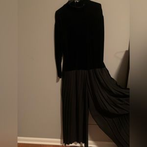 Vintage pant suit! Excellent shape.